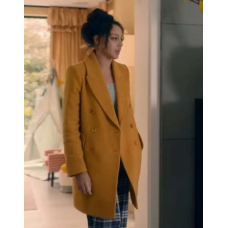 Fool Me Once S01 Eva Finn Yellow Coat